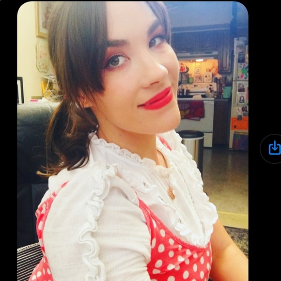 Meet your Posher, Kyrie - Picture 2 of 3